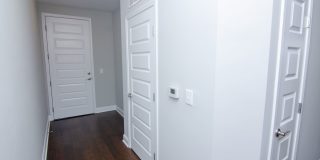 Stunning Condo with Garage space Stunning Condo with Garage space Gallery 4