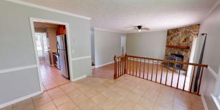 Charming 3 bedroom / 2 bathroom home with large fenced backyard near shopping & Fort Bragg! Gallery 8