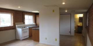 Charming Bungalow Guest House with utilities in Central Tucson Gallery 10