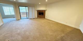 Spacious 2 Bed / 2 Bath Condo in Prime UTC/La Jolla Location! Gallery 5