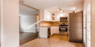 1/2 Duplex with Central AC and Fenced Yard Gallery 7