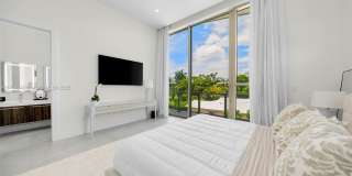 1201 West 47th Street Gallery 28