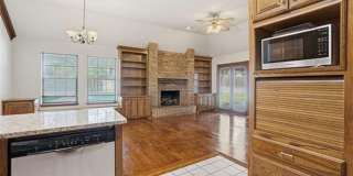 Beautiful 4 Bedroom Home with Pool – Available Now! Gallery 8