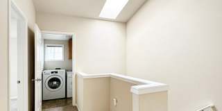 3bs/2.5ba Seattle Townhome Gallery 14