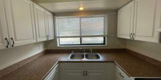 Cozy 3 bed 2.5 Bath Townhome Gallery 5