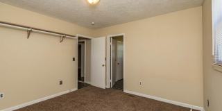 409 E 16th - 4Bed/2Bath - Huge Garage Space Included! Gallery 12