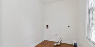 Room in 2 Bedroom Home at Wedgewood Dr Gallery 15