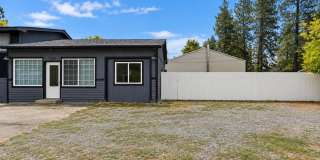 1 bed 1 bath Apartment with yard Gallery 1