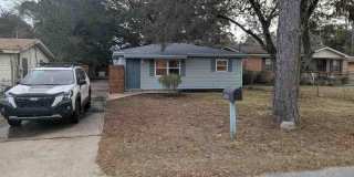 1010 Hawthorn Dr Gallery 1