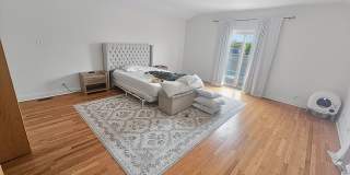 4 Bedroom, 3 Bathroom Impressive Lincoln Park Duplex Gallery 23