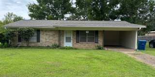Lovely 2 bed/1 bath on a corner lot! Gallery 1