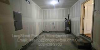 1806 College St Gallery 30