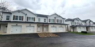 2 Bed/2.5 Bath Townhome with Garage (Trash Included) Gallery 1
