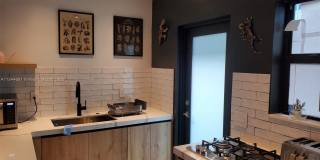 740 SW 9th St Gallery 17