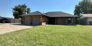 3 bed 2 bath house with garage Gallery 1