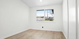 44715 Gingham Avenue Gallery 11