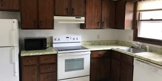 2 Bedroom/1.5 Bathroom in Iowa City near Kinnick! Available Now! Gallery 1