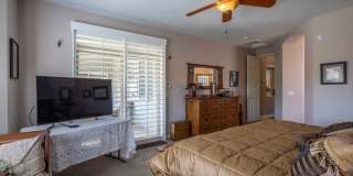 Beautiful 5 Bedroom Home- One Level and Private Pool Gallery 23