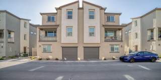 LOVELY 2-BEDROOM 2-BATH PLUS LOFT TOWNHOME IN SPECTACULAR GATED COMMUNITY!! Gallery 1