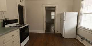 2 Bedroom House Just Steps From Downtown & Campus 2 Bedroom House Just Steps From Downtown & Campus Gallery 4