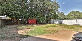 Centrally Located 3 bedroom 2 bathroom house! Gallery 36