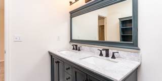 Beautifully Maintained Townhome with Fantastic Amenities Gallery 24