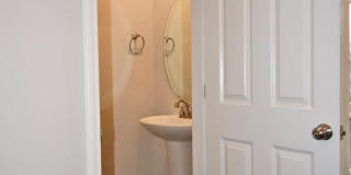 Gorgeous luxury 2BD/2.5BA M'boro townhome w/garage, washer/dryer, across from MTSU! Gallery 8