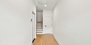 GORGEOUS Like NEW 4/3.5 CUSTOM TOWNHOME Gallery 4