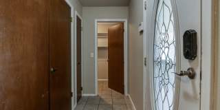 2 Bed Jack & Jill Bathroom  2 Car Garage With Office In The Heart of Yukon! Gallery 5