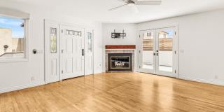Spacious 3 Bed / 3 Bath Ocean Beach Townhome with Private Patio & Garage - Available NOW Gallery 7
