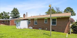 3BR/1.5BA Brick Ranch with Fireplace | Extra Storage | Hampton Near Shipyard & I-64 Gallery 27