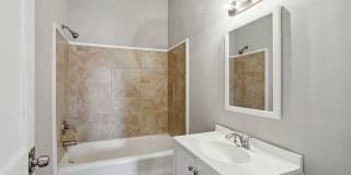 Large 2BR/1BA Downtown Home Walking Distance to Forsyth Park and Daffin Park Gallery 11