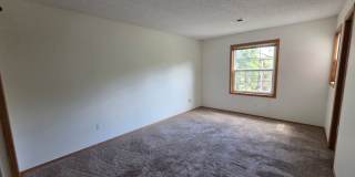 2BR/2BA, vaulted ceilings, pool, parking, W/D included, more! (SC308) Gallery 10