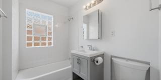 2739 W Lunt Avenue Gallery 21