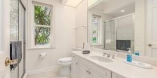 901 SE Riverside Drive Gallery 45