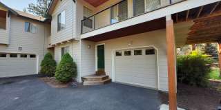 2 Bed/2 Bath Apartment Located Near OSU/COCC Campus - Attached Garage Gallery 1