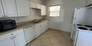 Welcome to 2154 Inner Cass, your ideal 2/1 home in Sarasota Gallery 8