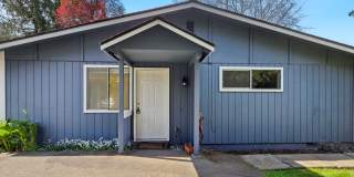 2 Bed, 1 Bath Duplex in Prime Olde Town Issaquah Location with a Yard Gallery 3