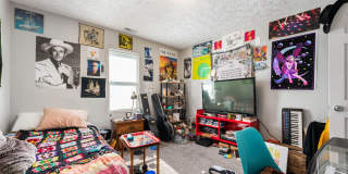 814-816 W. North St Gallery 9