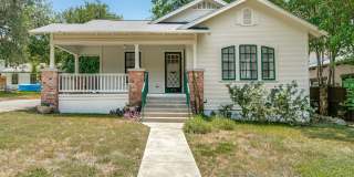 4-BEDROOM IN ALAMO HEIGHTS Gallery 1