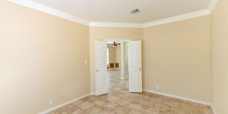 Spacious and stunning 4 bed 3.5 bath in Austin!!! Gallery 10