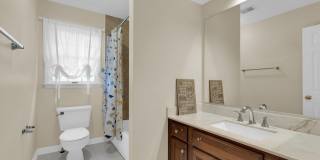 7707 LAKE GLEN Drive Gallery 36