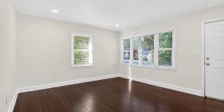 Charming Two Bedroom Duplex in Commonwealth Park! Gallery 3