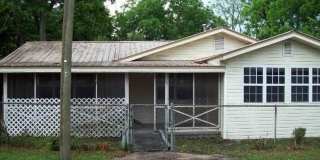Crestview Large Cute Farmhouse home  3 bedroom 2 bath over 2000 SQ Feet. Gallery 1