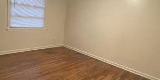 3 Bd 1 Ba Bungalow w/ hardwood Gallery 11