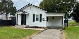 2 bedroom 1 bath located in the heart of Gray. Gallery 1