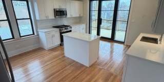 4884 4886 N. Hermitage Gallery 7