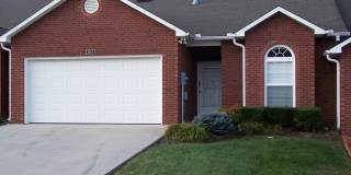 2 bed, 2 bath, 2 car garage, ranch style townhouse in N. Knoxville Gallery 1