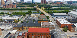 *Beautifully Updated & Unique 1BD/2BA Condo Unit Available in South Side* Gallery 39