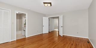 Unique 3 Bedroom Home with Large Yard & Bonus Room! Gallery 10